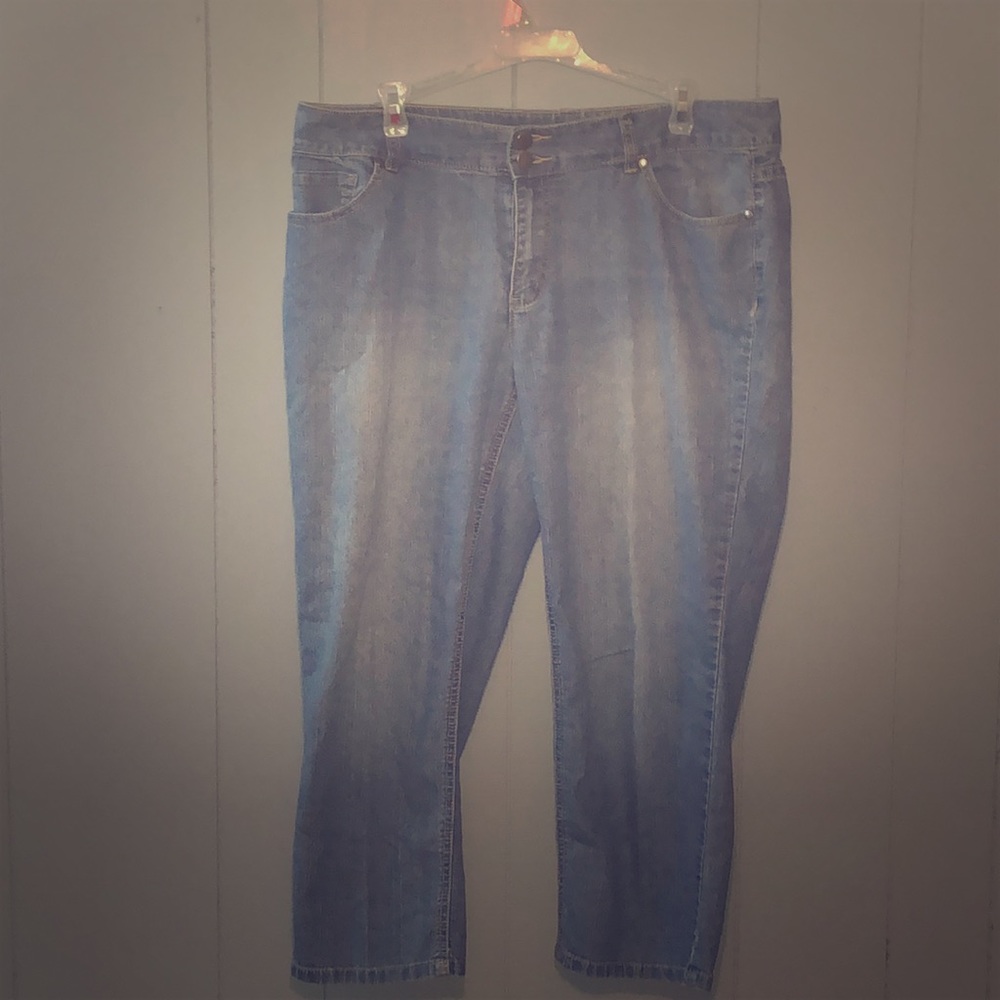 Classic summer or spring time jean capri pants